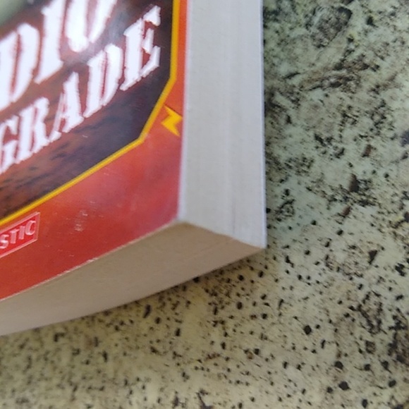 Radio Fifth Grade Gordon Korman Children's Chapter Book Junior Fiction - Picture 5 of 8